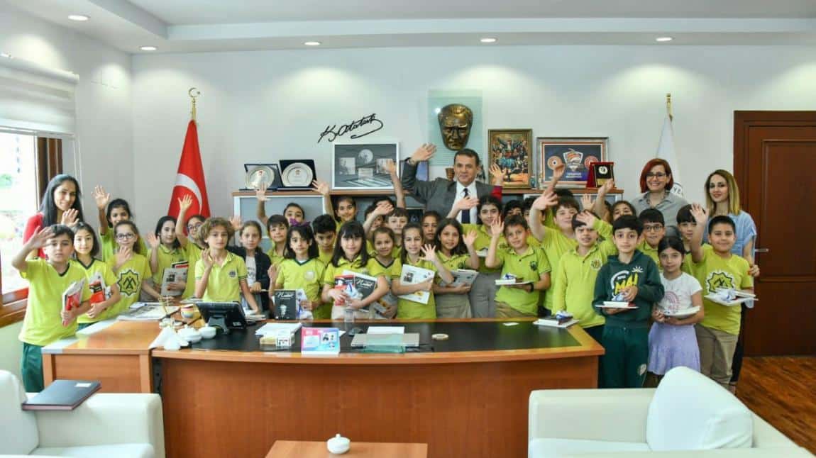 Okulumuz öğrencileri Yenişehir Belediye Başkanı Sn. Abdullah ÖZYİĞİT' i ziyaret ettiler .